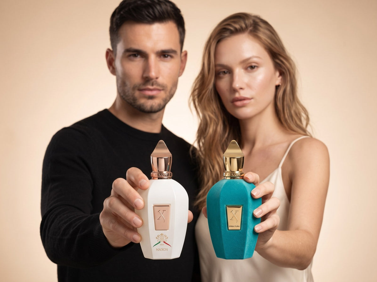 Unisex-Parfumproben - Paar haelt Xerjoff Naxos und Erba Pura Flakons in die Kamera